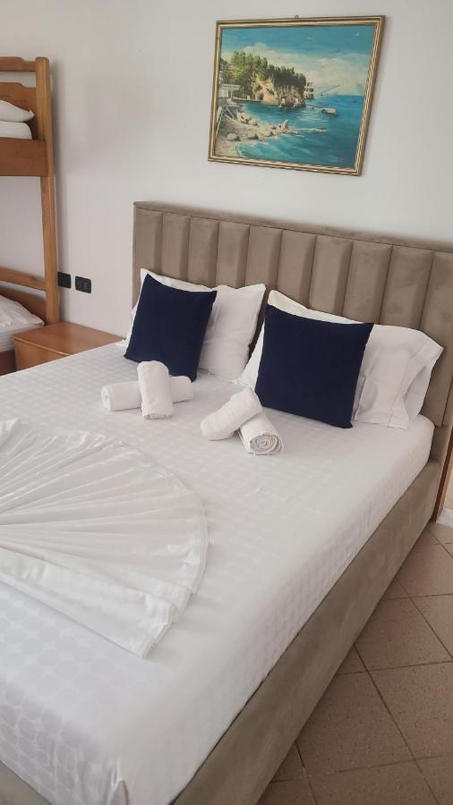 فلورا Hotel Noel المظهر الخارجي الصورة