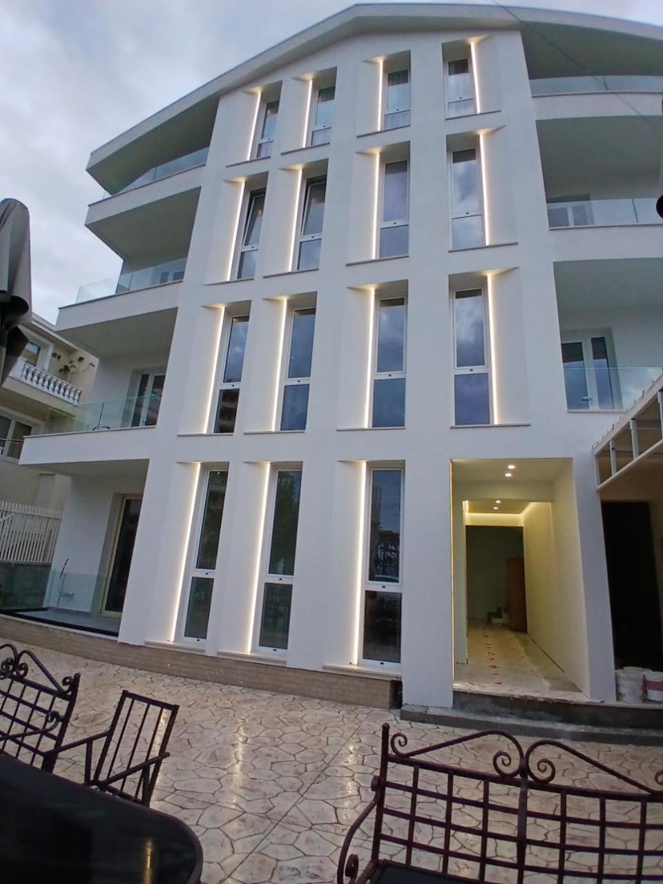 فلورا Hotel Noel المظهر الخارجي الصورة