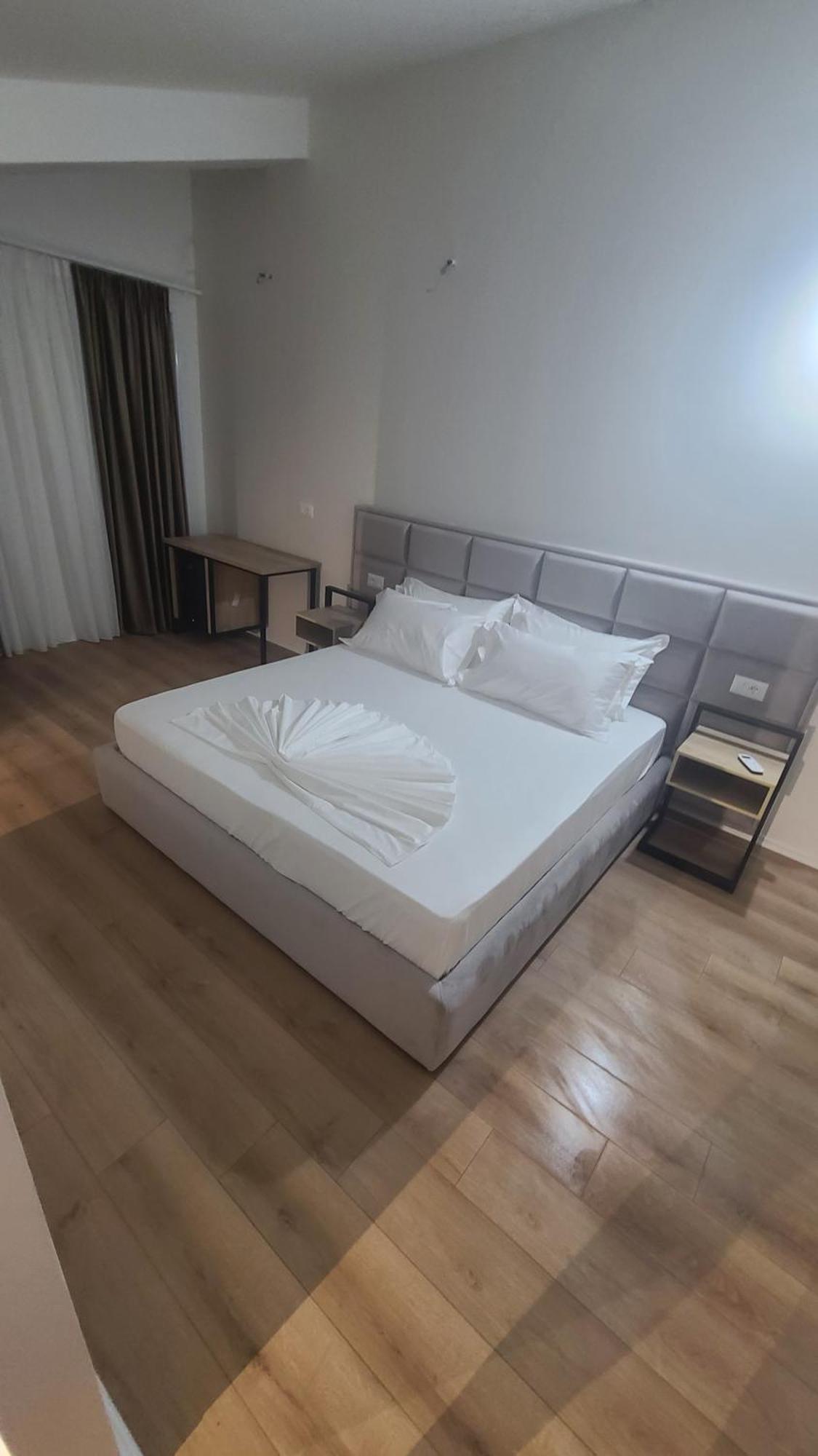 فلورا Hotel Noel المظهر الخارجي الصورة
