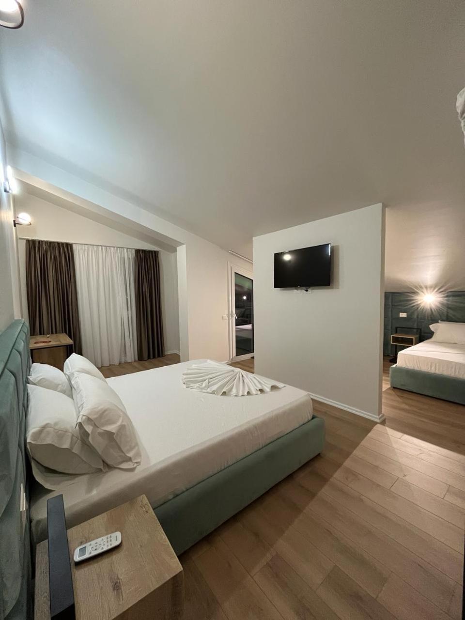 فلورا Hotel Noel المظهر الخارجي الصورة