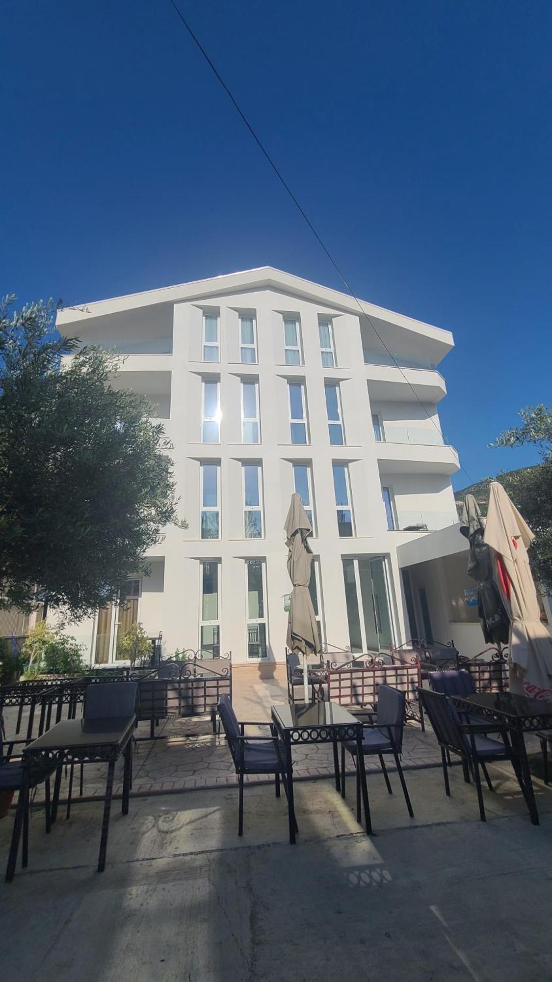 فلورا Hotel Noel المظهر الخارجي الصورة