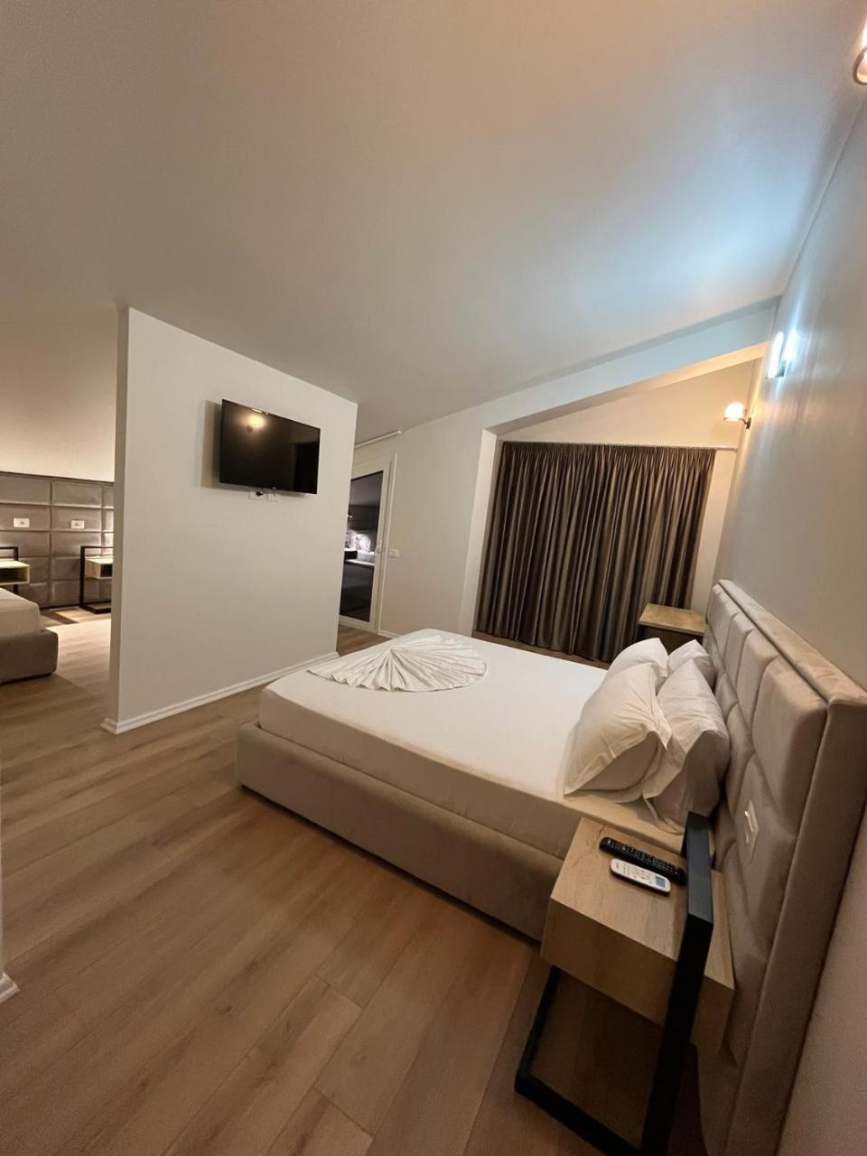 فلورا Hotel Noel المظهر الخارجي الصورة